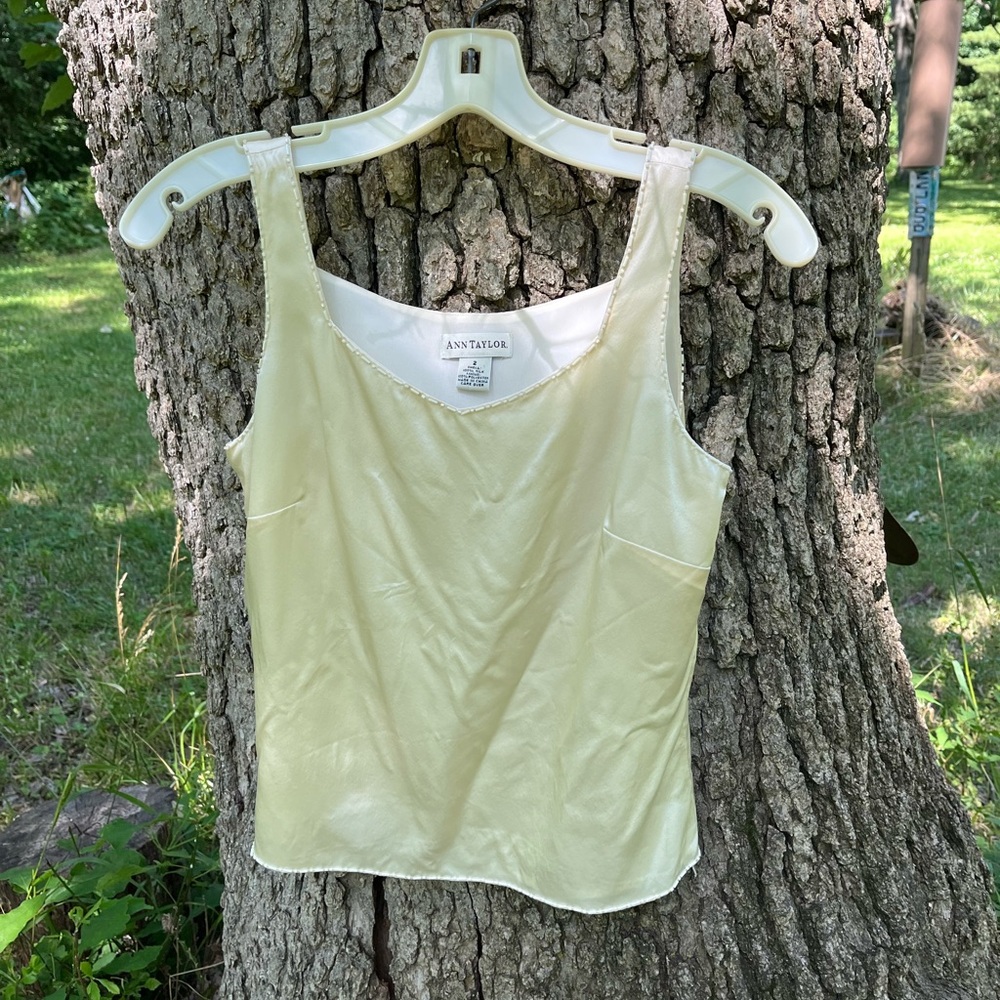 ⬇️Price Drop!⬇️ Ann Taylor Sleeveless Blouse in size 2